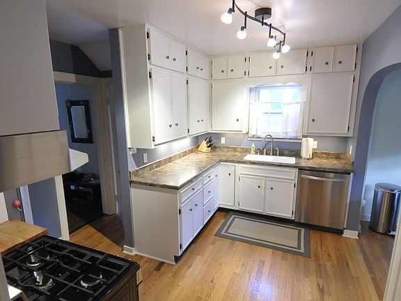 4th image of 1950 Hall St SE