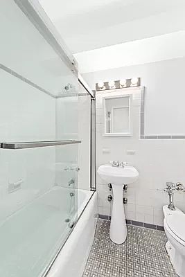 4th image of 240 E 35th St APT 10E
