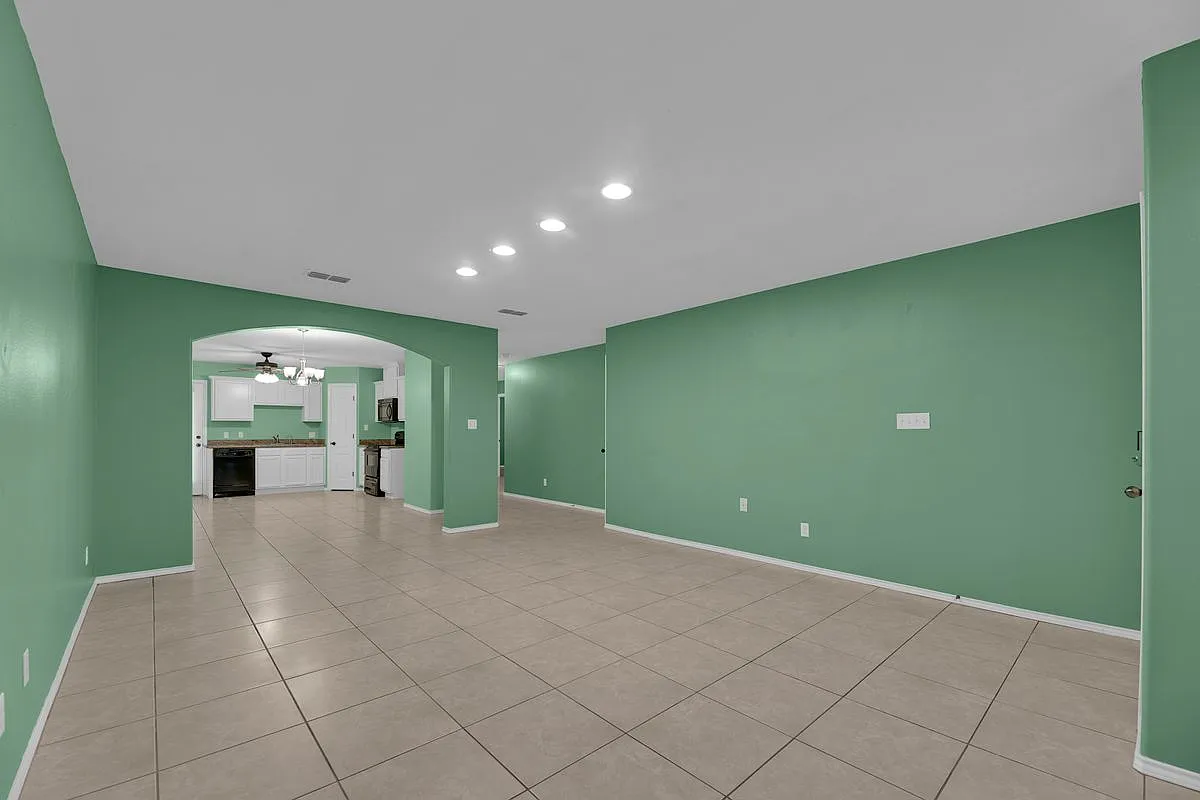 3 bed, 2.0 bath, 1534 sqft, $1,800 — Photo 4