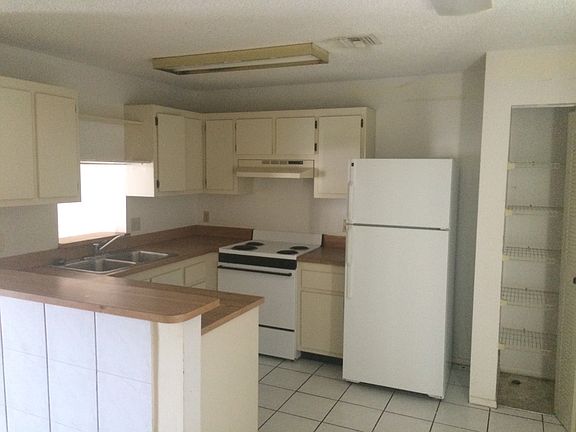 3rd image of 1223 Sussex Dr