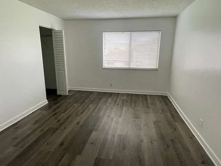 5702 NW 21st St #32-B — Photo 7