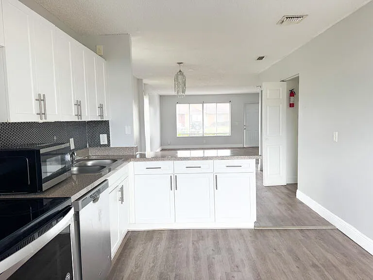 4852 Orleans Ct #D — Photo 17