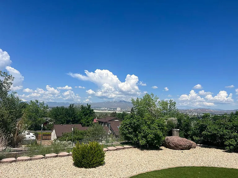 7370 Pembroke Dr — Photo 3