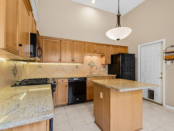 4th image of 2040 Glencove Dr