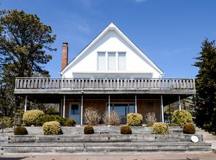 3 Victoria Rd, Hampton Bays, NY 11946