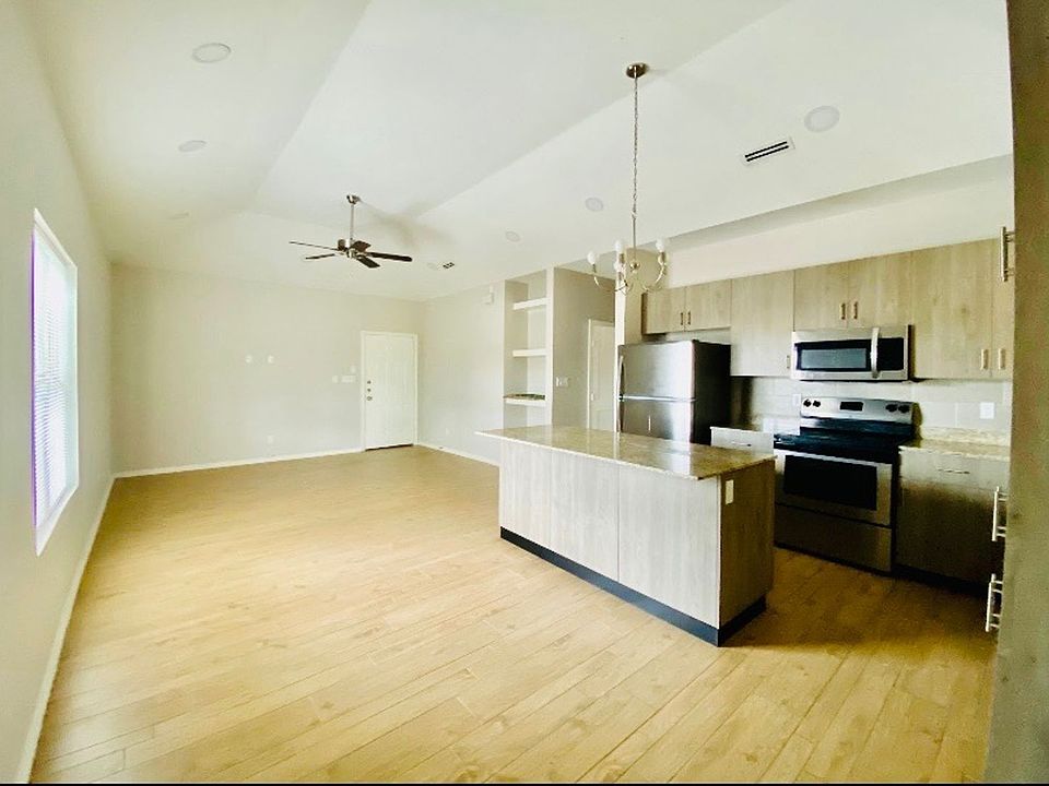 2nd image of 2708 E Eisenhower Ave #3