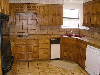 5th image of 11 Pinehurst St