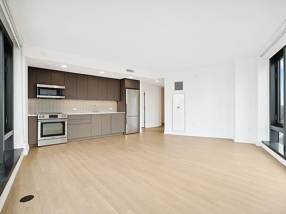 5th image of 18 6th Ave APT 1519