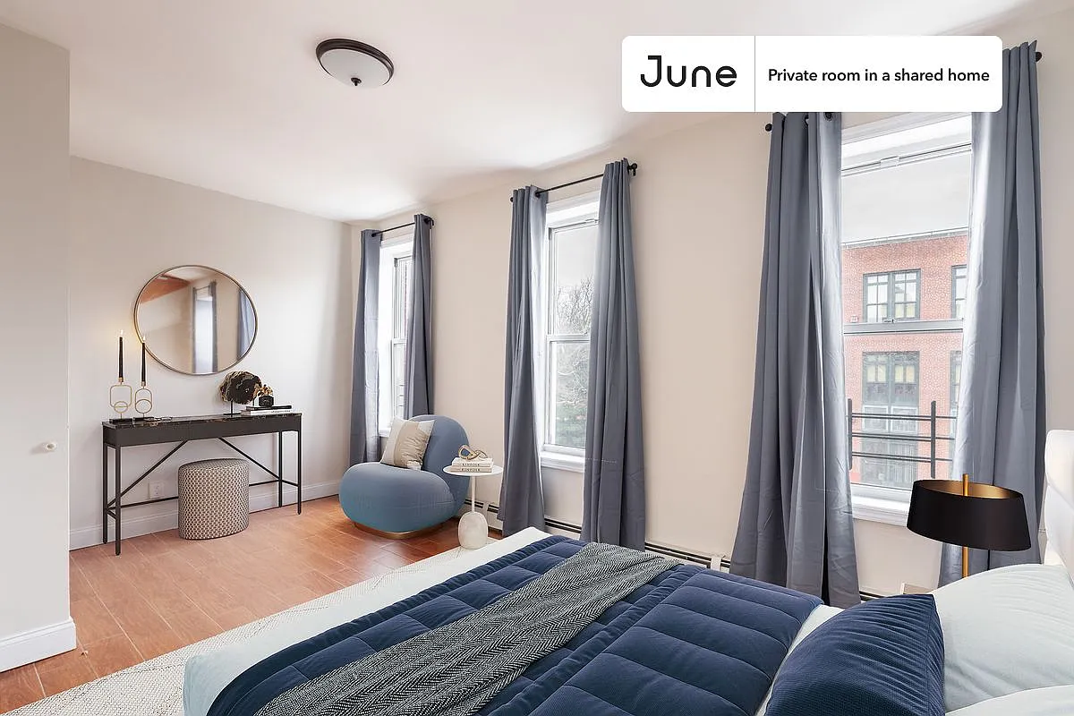 Queen bedroom in 3 bed/1 bath home in Bedford-Stuyvesant #964 A — Photo 1