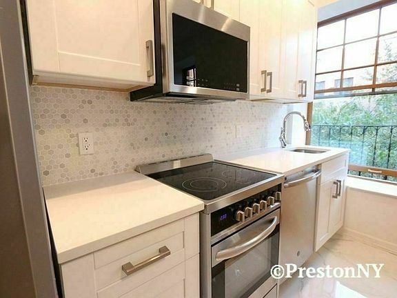 3rd image of 172 Prince St #5C