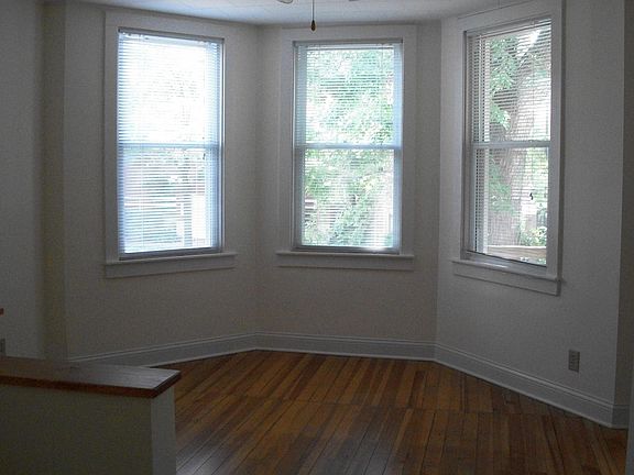 2nd image of 1710 W Wellington Ave #1