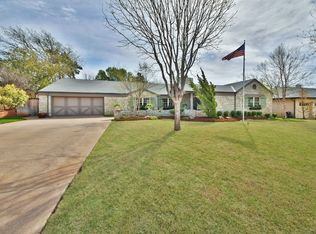 6608 Avondale Dr, Nichols Hills, OK 73116