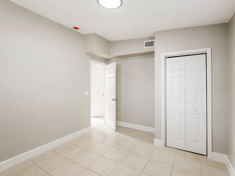5319 NE 17th Ave — Photo 13