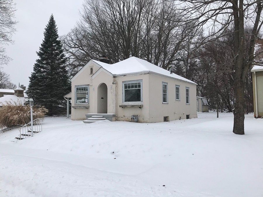 1st image of 204 Avenue One St