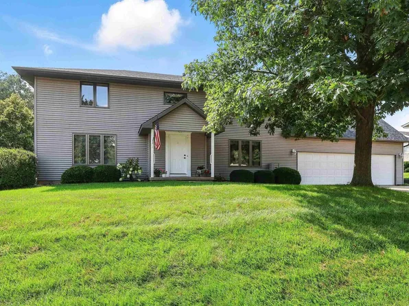 40 White Pine Rd, Geneseo, IL 61254