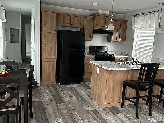 4th image of 46 Shamrock Dr