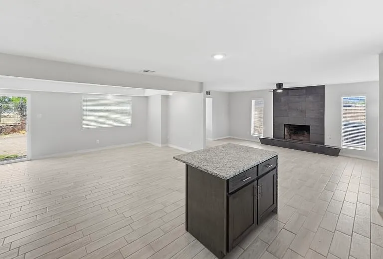565 Gallagher St — Photo 6