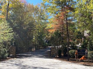 433 Deer Run Rd, Sapphire, NC 28774