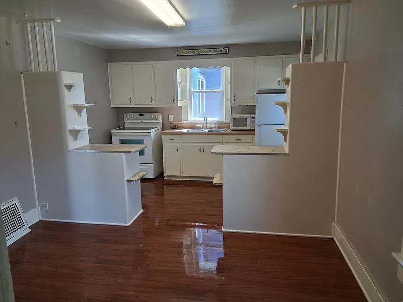 1 bed, 1.0 bath, $799 — Photo 3