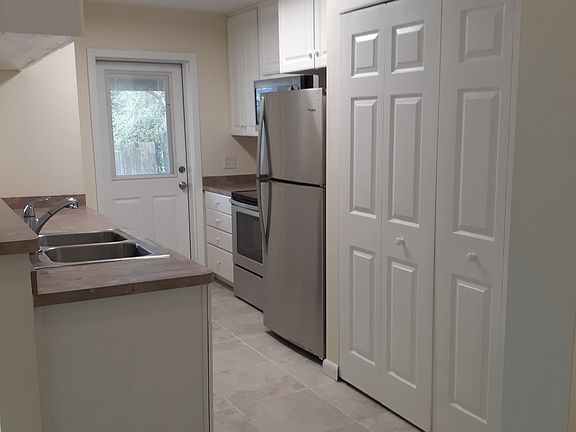 4th image of 706 Valley Dr