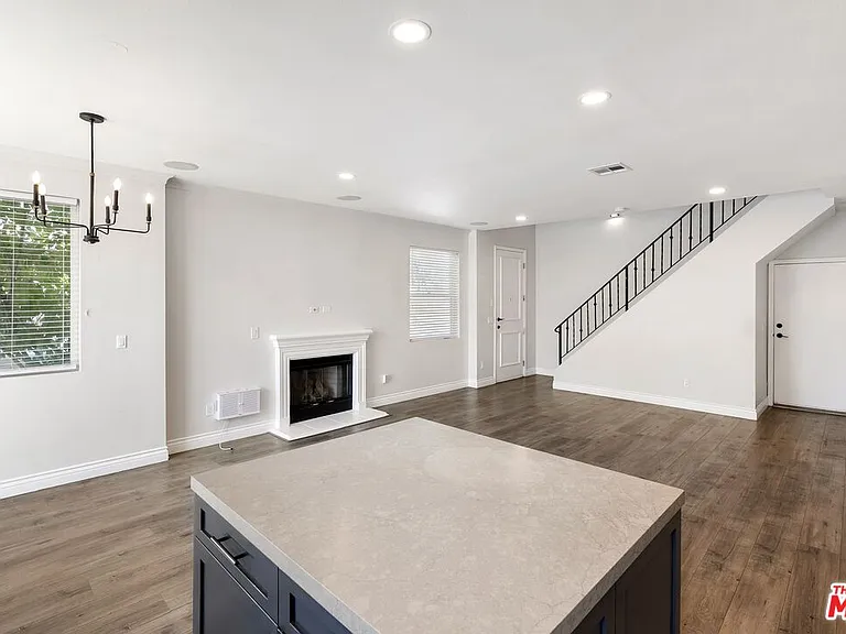7124 Farralone Ave #101 — Photo 4