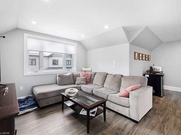 5th image of 23 Pellissier St S #5