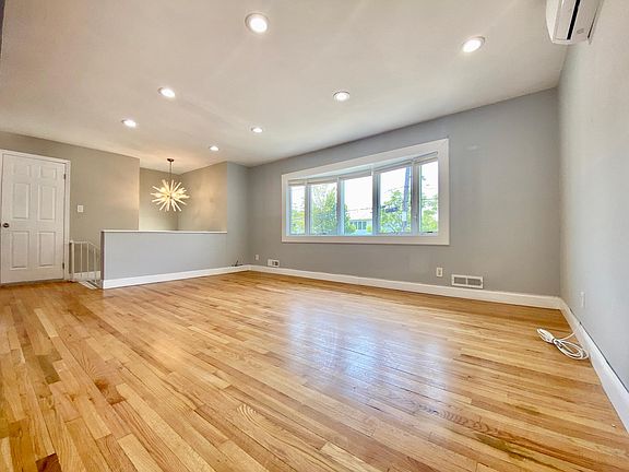 3rd image of 152 Manila Ave Floor 2