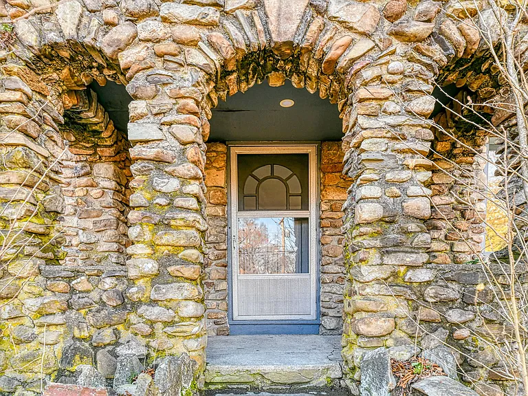 19 Innis Ave — Photo 21