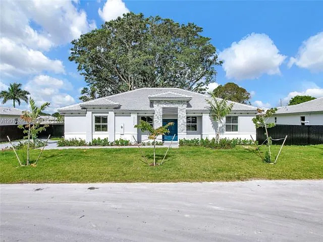 4 bed, 3.5 bath, 2654 sqft, $4,100 — Photo 2
