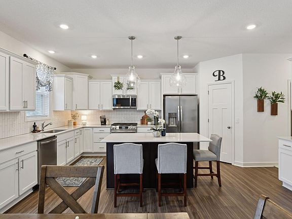 2nd image of 528 Waterford Pl