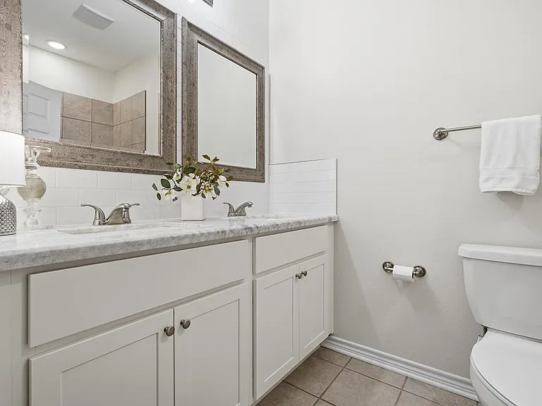 124 Lavaca Cir — Photo 25