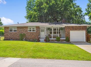 209 S Washington St, Mount Vernon, MO 65712