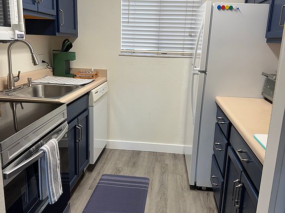 4th image of 3154 Lakeside Dr APT 303