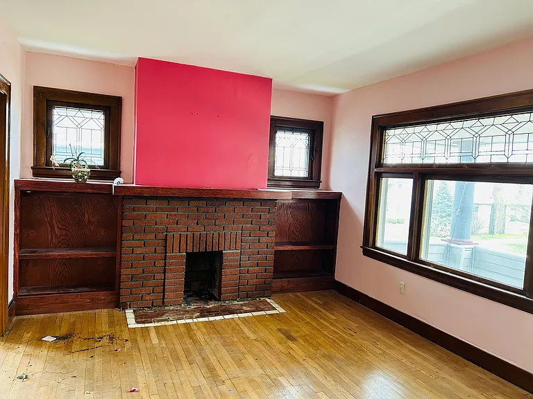 1628 Grace Ave — Photo 6
