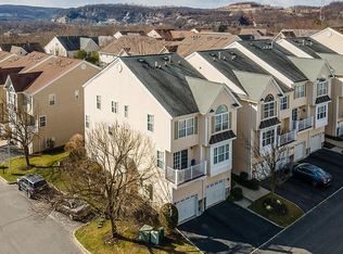 122 Mountainside Dr #122, Pompton Lakes, NJ 07442