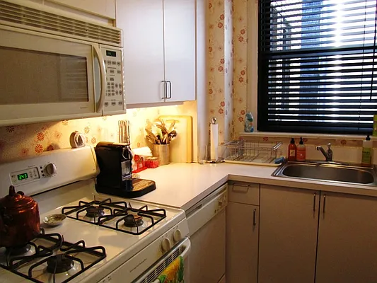 Rented by Siderow Residential Group | media 8