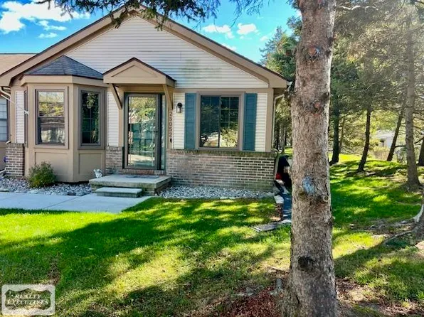 25052 Portside Ct #55, Harrison Township, MI 48045