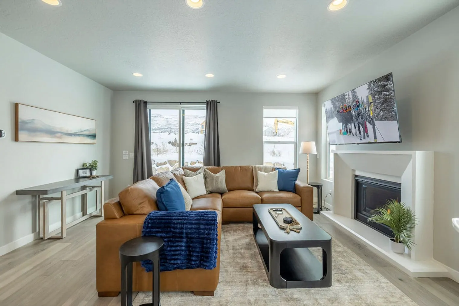 5 bed, 3.5 bath, 3315 sqft, $6,940 — Photo 1
