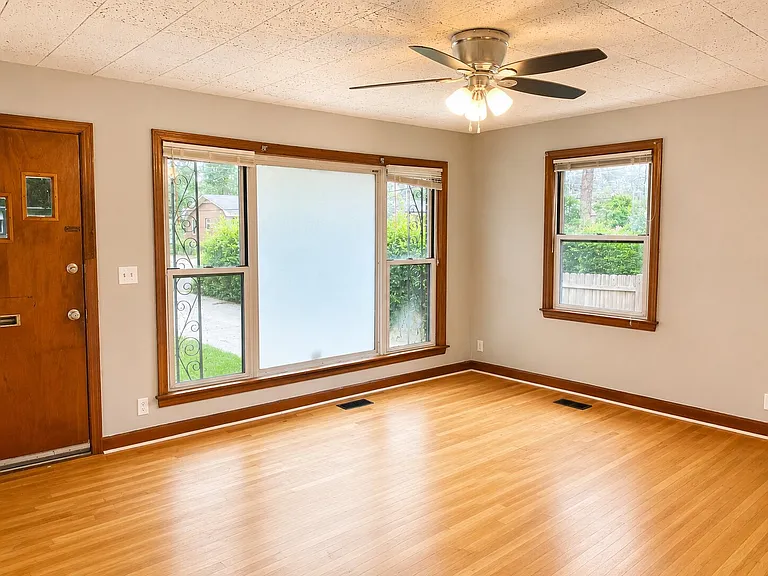 3330 Sharon Dr — Photo 9