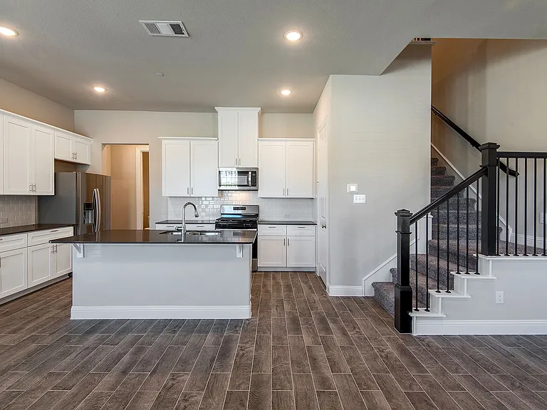 6298 Blythe Dr — Photo 2