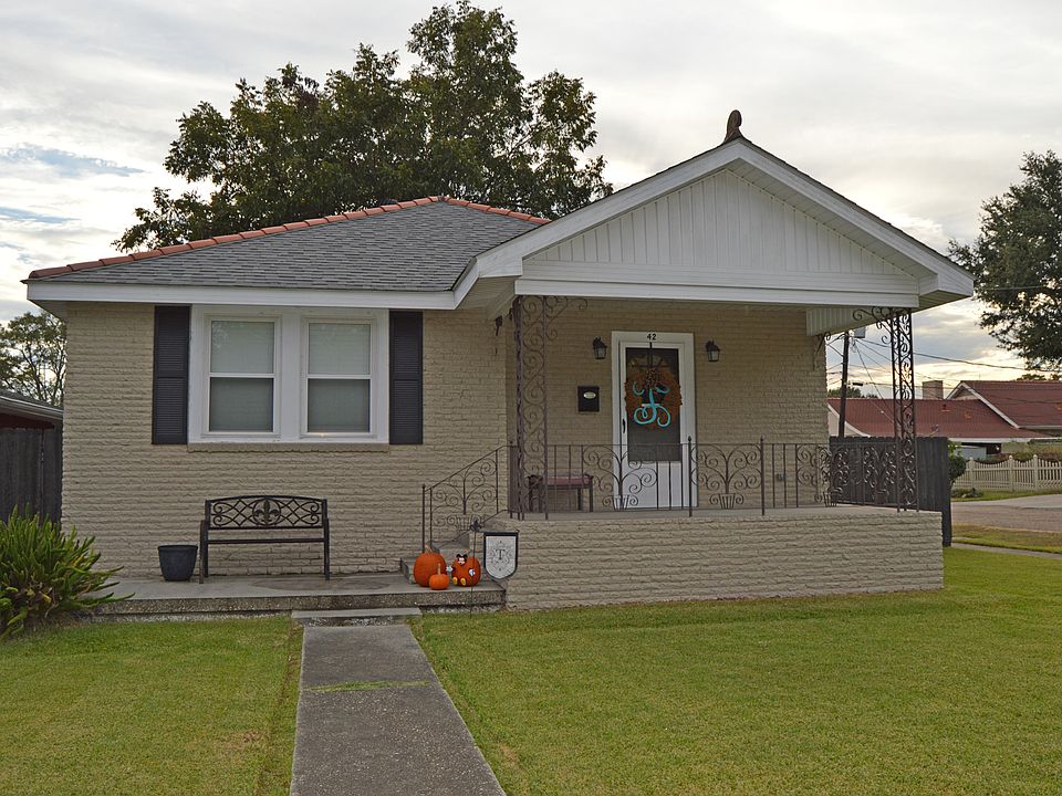 1st image of 42 Holly Dr