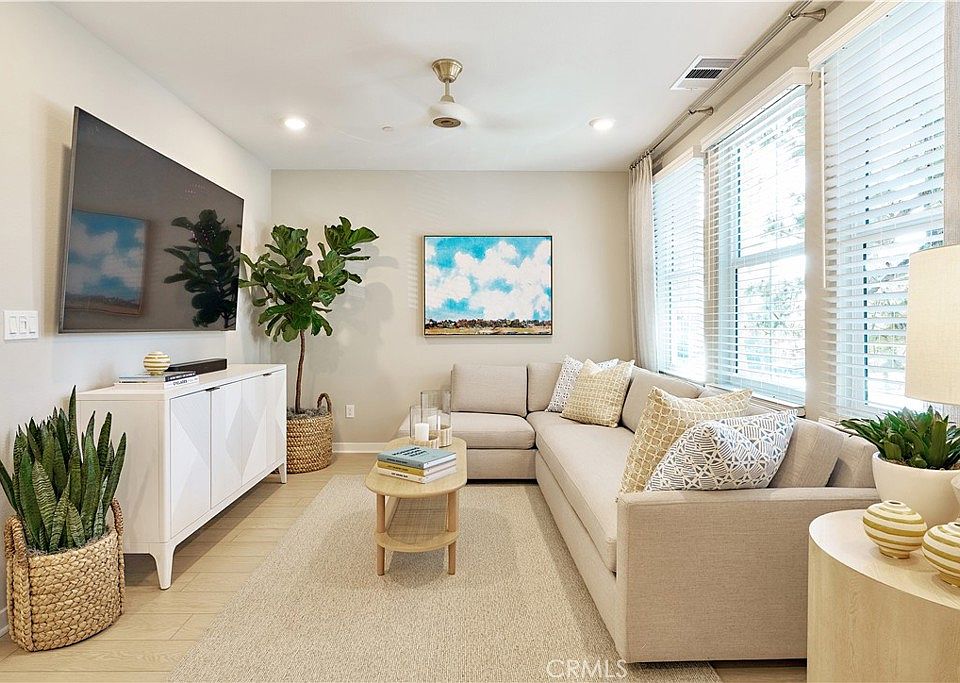 1st image of 9829 La Serna Dr #3