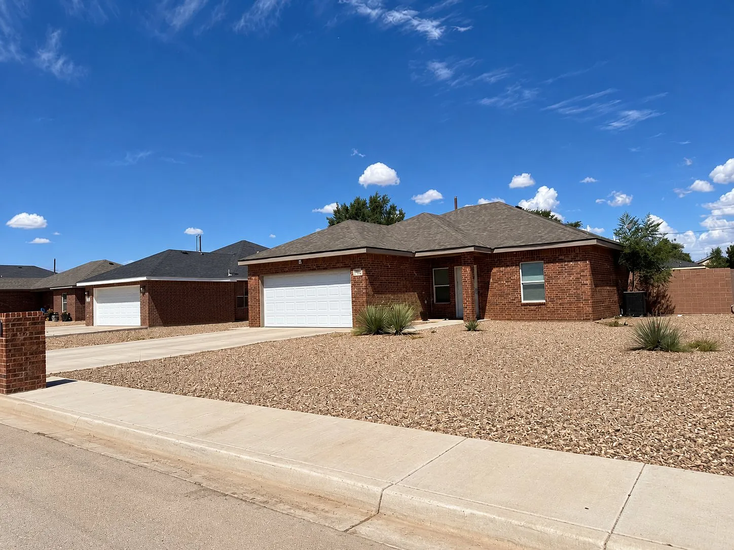 Stunning newer contemporary 3BR/2BA Home in proximity to Cannon AFB. Available November 1st — Photo 2