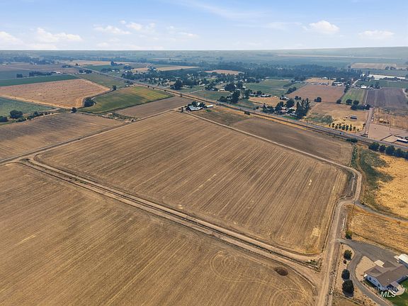 4th image of W Indianhead Rd