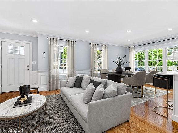 2nd image of 10 Edith St #10