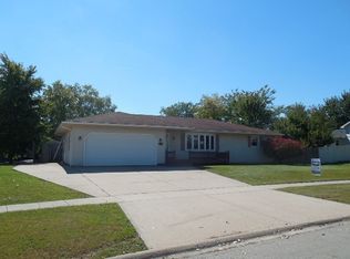 914 E Bentley Rd, New Lenox, IL 60451