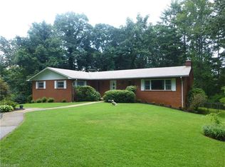 28 C M Doan Ln, Asheville, NC 28806