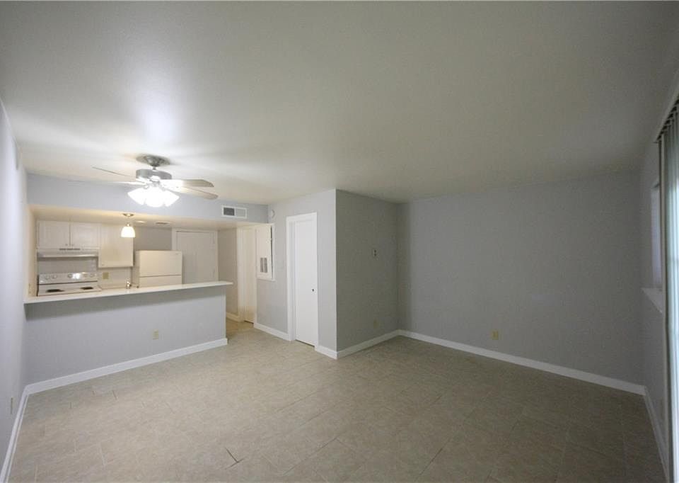 1st image of 1600 West Ave APT 10