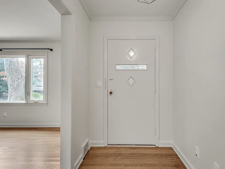 675 N Superior Ave — Photo 14