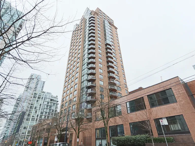 1189 Howe St #1501 — Photo 33